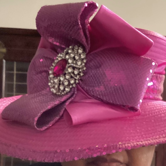 NEW WITH TAGS Magenta Satin and Sequins Bow with Stone and Pink Broach Hat main image 4